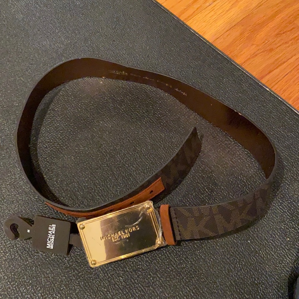 Michael Kors belt has a minor defect see pics
